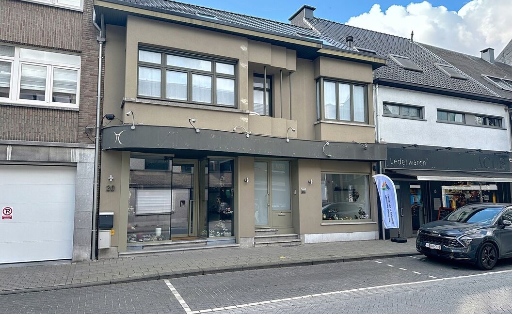 Commercieel gelijkvloers te huur in Aartselaar
