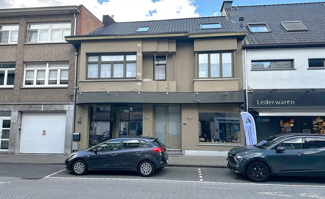 Commercieel gelijkvloers te huur in Aartselaar