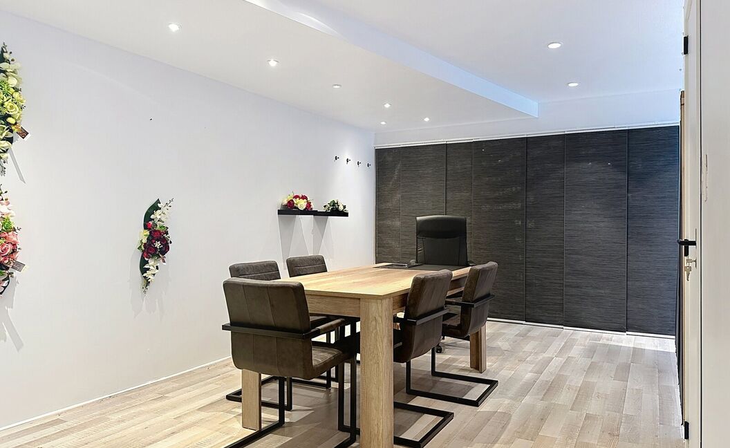 Commercieel gelijkvloers te huur in Aartselaar