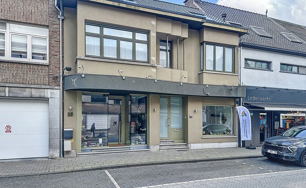 Commercieel gelijkvloers te huur in Aartselaar