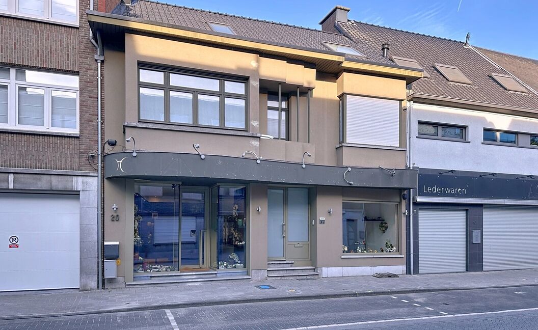 Commercieel gelijkvloers te huur in Aartselaar