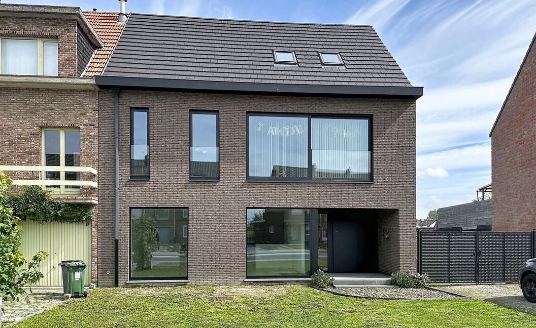 Commercieel gelijkvloers te huur in Aartselaar