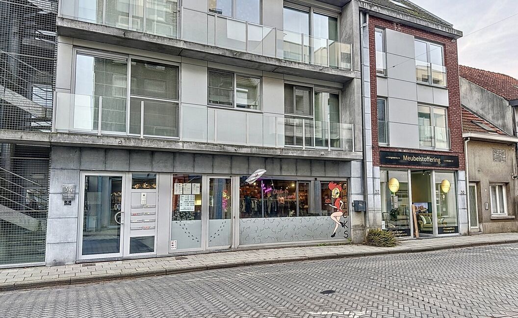 Commercieel gelijkvloers te koop in Aartselaar