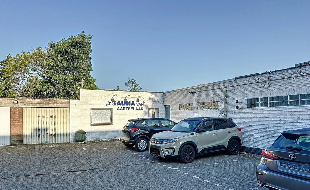 Commercieel gelijkvloers te koop in Aartselaar