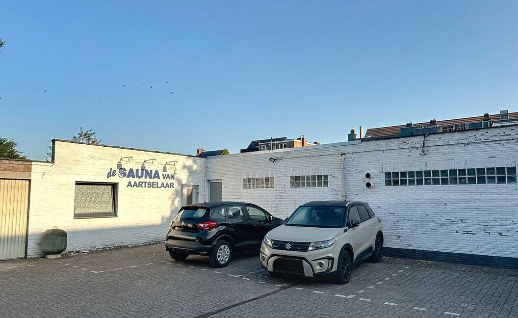 Commercieel gelijkvloers te koop in Aartselaar
