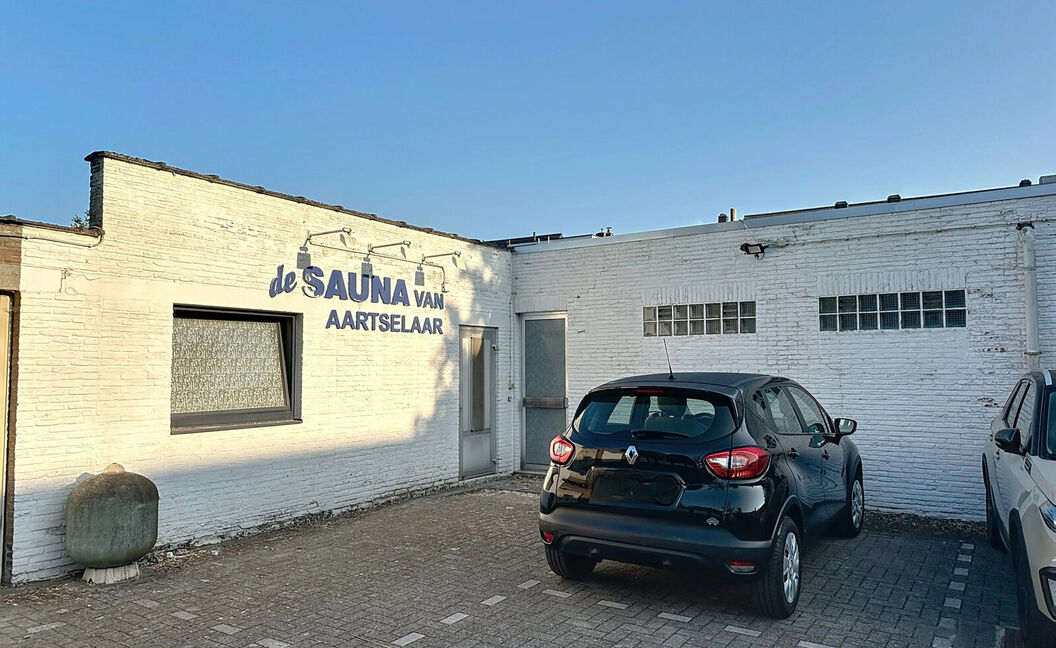 Commercieel gelijkvloers te koop in Aartselaar