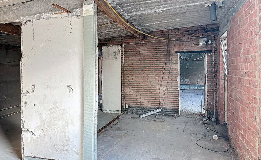 Commercieel gelijkvloers te koop in Aartselaar