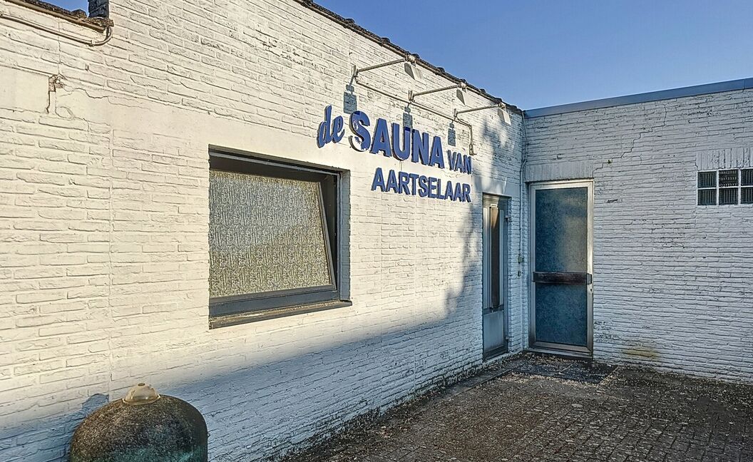 Commercieel gelijkvloers te koop in Aartselaar