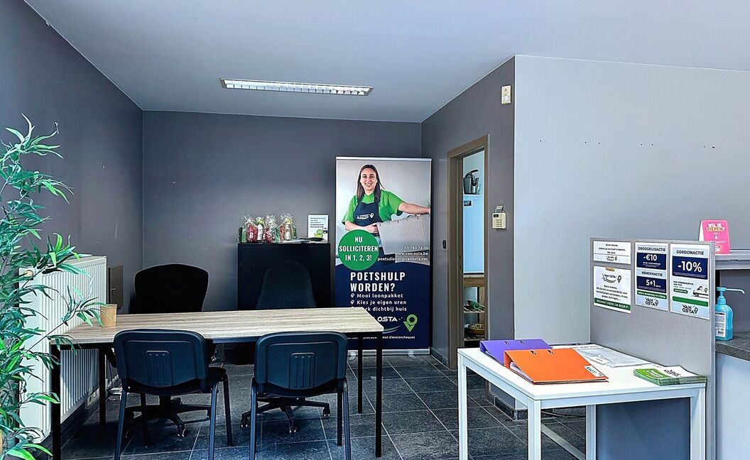 Commercieel gelijkvloers te koop in Aartselaar