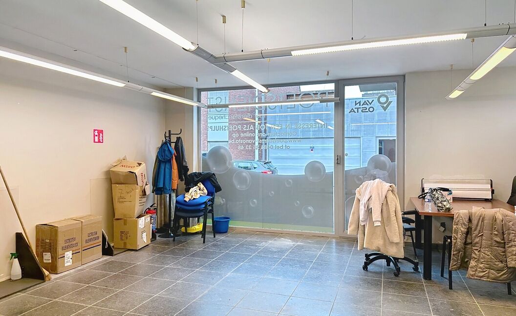 Commercieel gelijkvloers te koop in Aartselaar