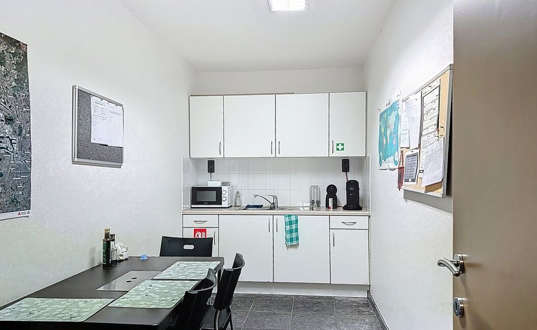 Commercieel gelijkvloers te koop in Aartselaar