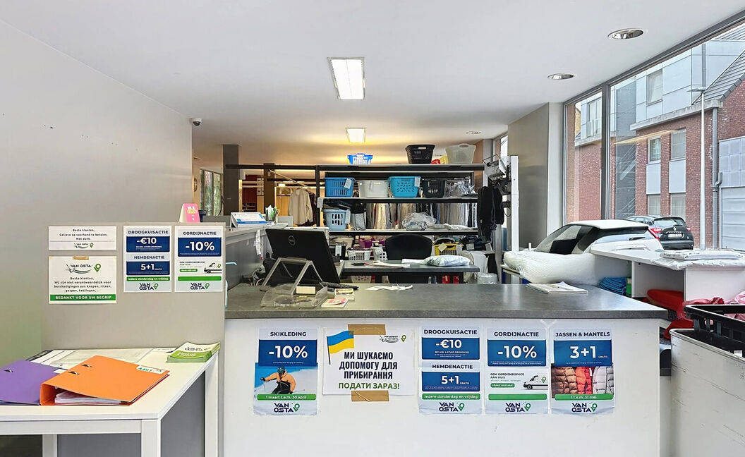 Commercieel gelijkvloers te koop in Aartselaar