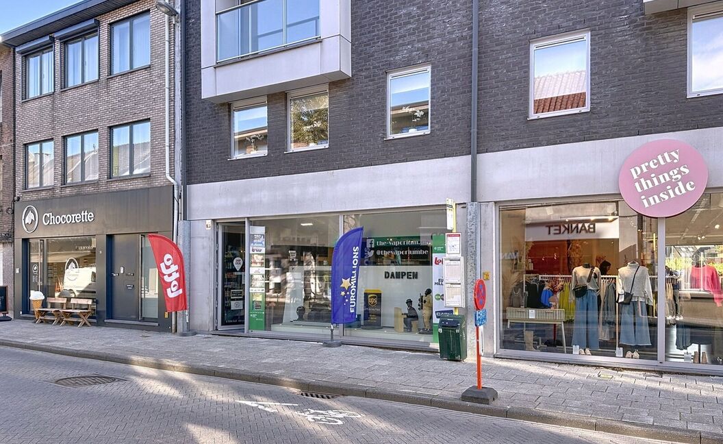 Commercieel gelijkvloers te koop in Aartselaar