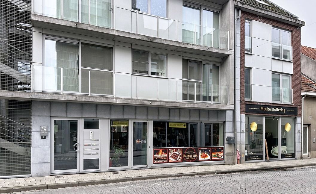 Commercieel gelijkvloers te koop in Aartselaar
