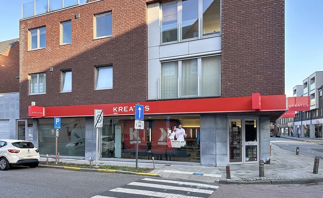 Commercieel gelijkvloers te koop in Aartselaar