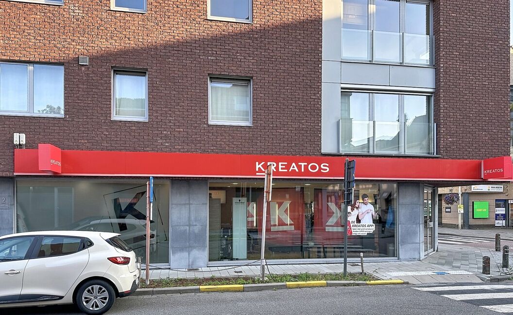 Commercieel gelijkvloers te koop in Aartselaar