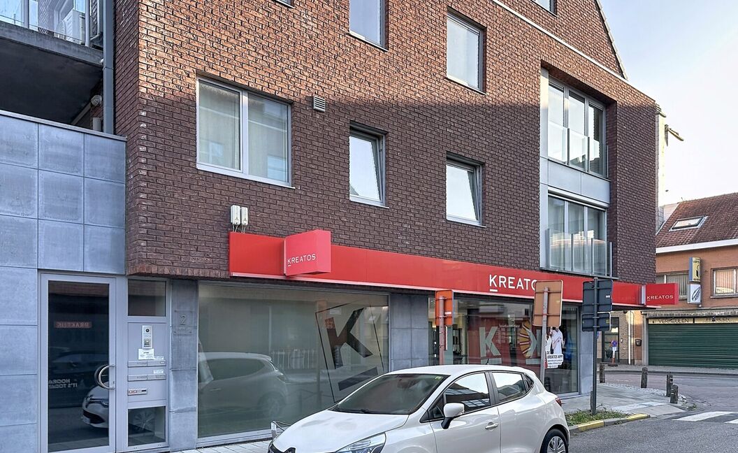 Commercieel gelijkvloers te koop in Aartselaar