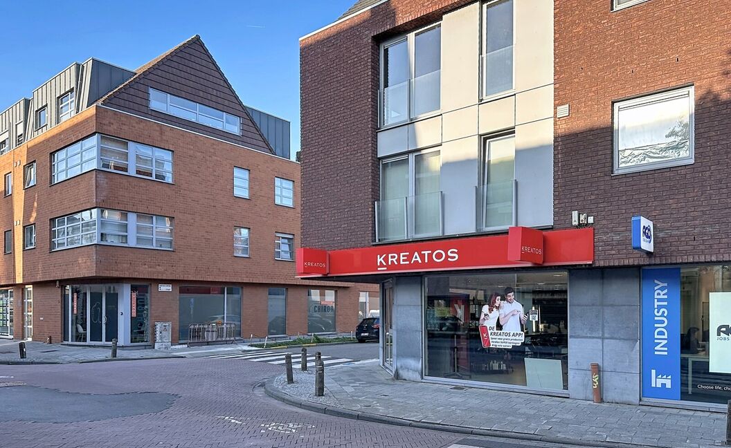 Commercieel gelijkvloers te koop in Aartselaar