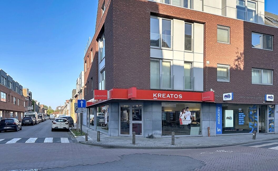 Commercieel gelijkvloers te koop in Aartselaar