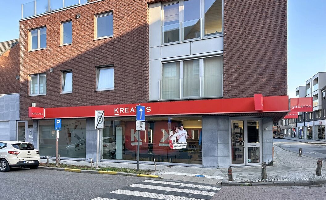 Commercieel gelijkvloers te koop in Aartselaar