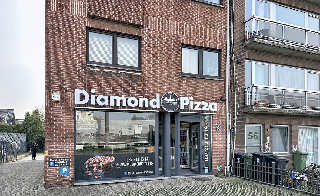 Commercieel gelijkvloers te koop in Aartselaar