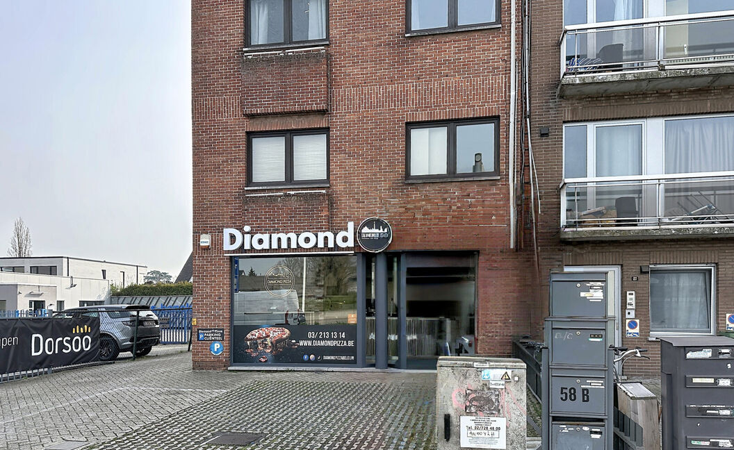 Commercieel gelijkvloers te koop in Aartselaar