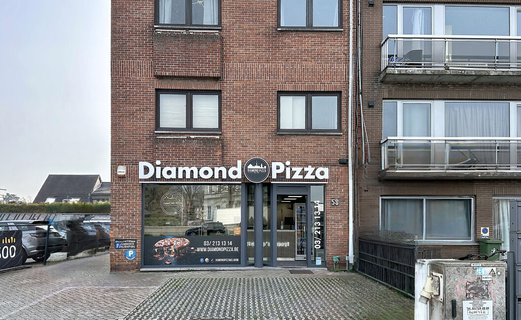 Commercieel gelijkvloers te koop in Aartselaar
