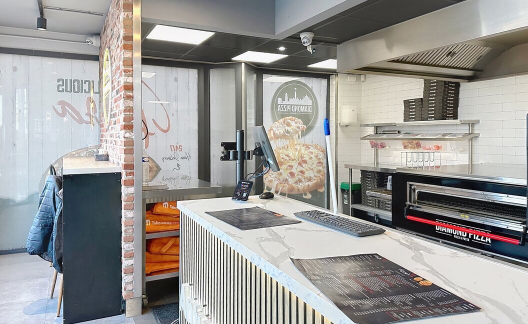 Commercieel gelijkvloers te koop in Aartselaar