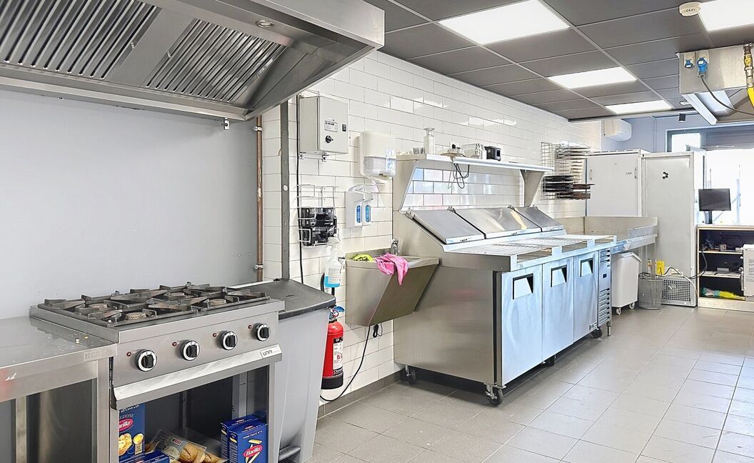 Commercieel gelijkvloers te koop in Aartselaar