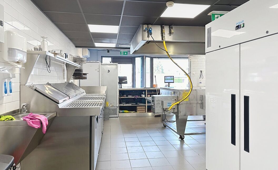 Commercieel gelijkvloers te koop in Aartselaar