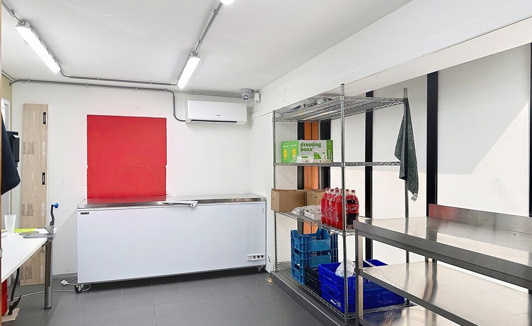Commercieel gelijkvloers te koop in Aartselaar