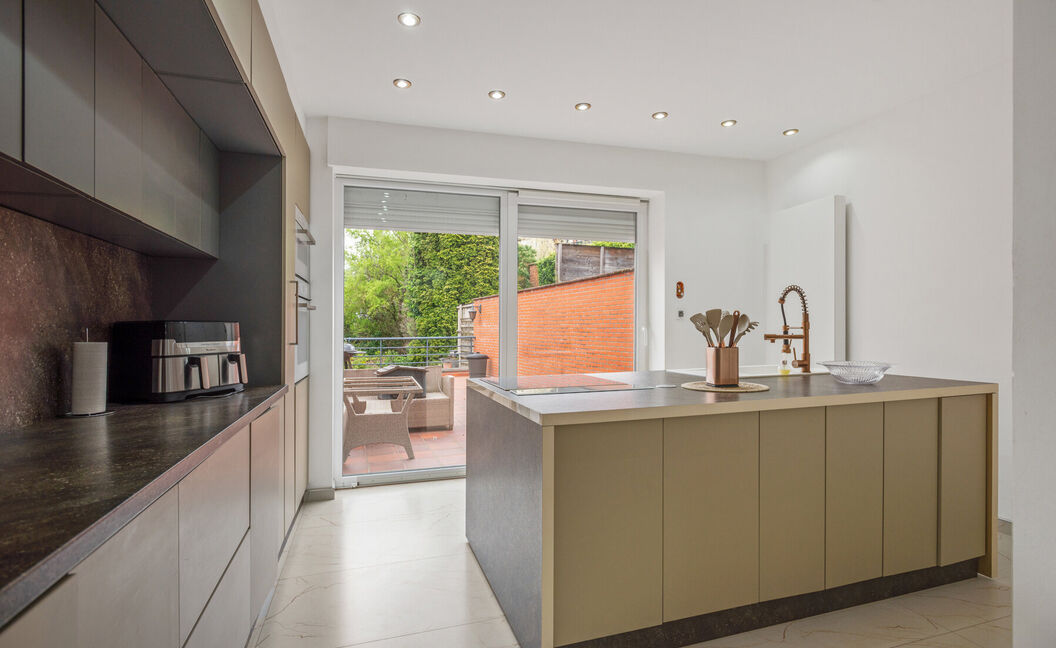 Gebouw voor gemengd gebruik te koop in Boom