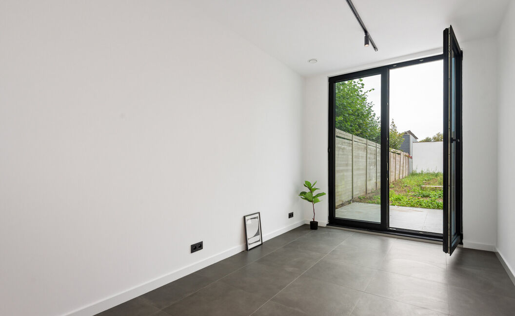 Gelijkvloerse verd. + tuin te koop in Hemiksem