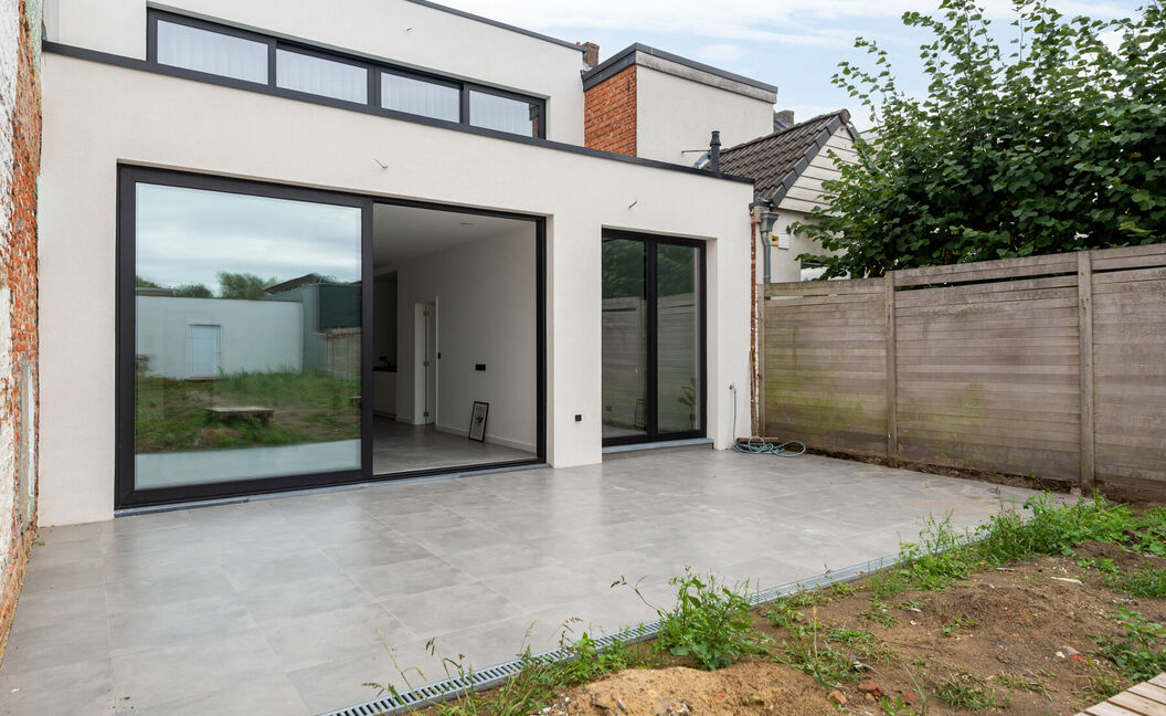 Gelijkvloerse verd. + tuin te koop in Hemiksem