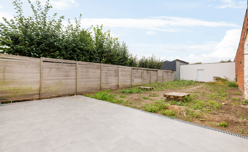 Gelijkvloerse verd. + tuin te koop in Hemiksem