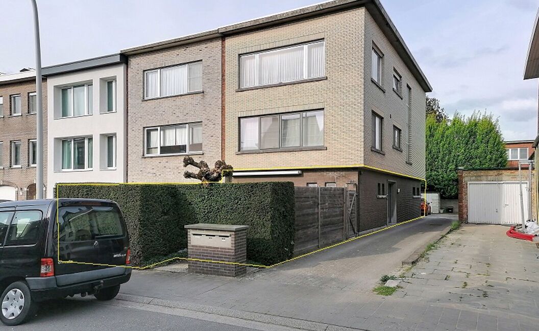 Gelijkvloerse verdieping te koop in Aartselaar