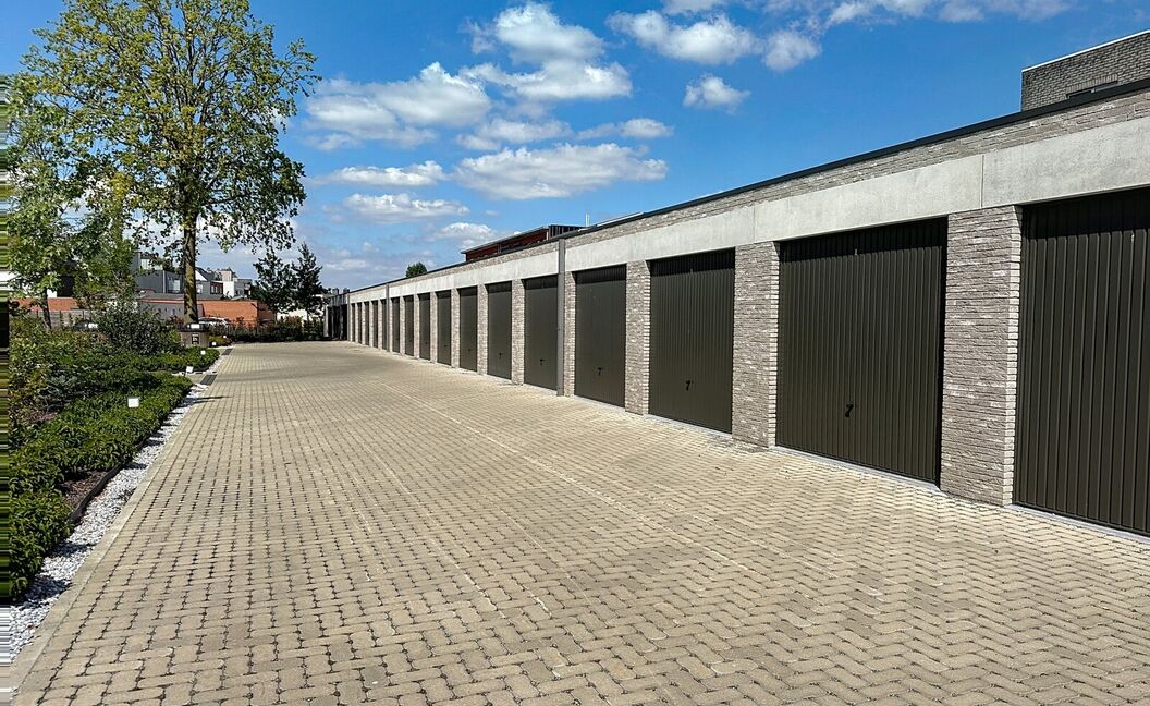 Gesloten garagebox te huur in Aartselaar