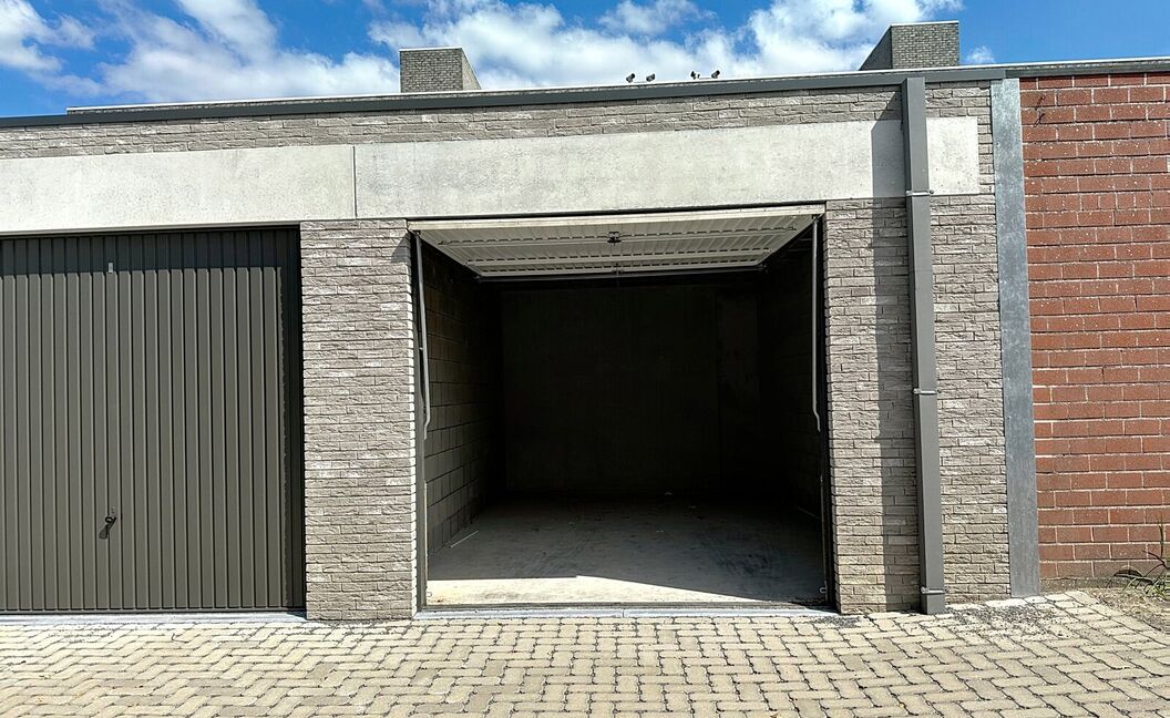 Gesloten garagebox te huur in Aartselaar