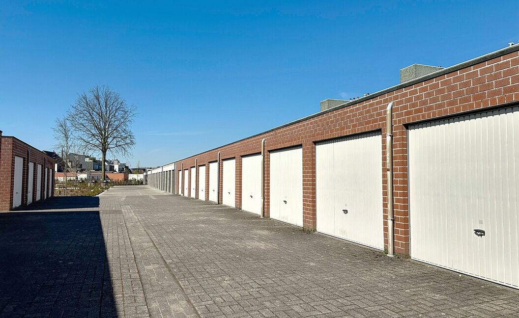 Gesloten garagebox te koop in Aartselaar