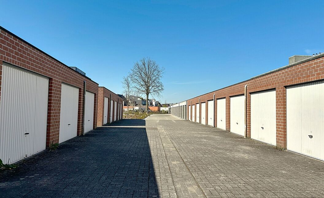 Gesloten garagebox te koop in Aartselaar