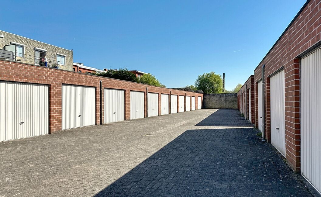 Gesloten garagebox te koop in Aartselaar