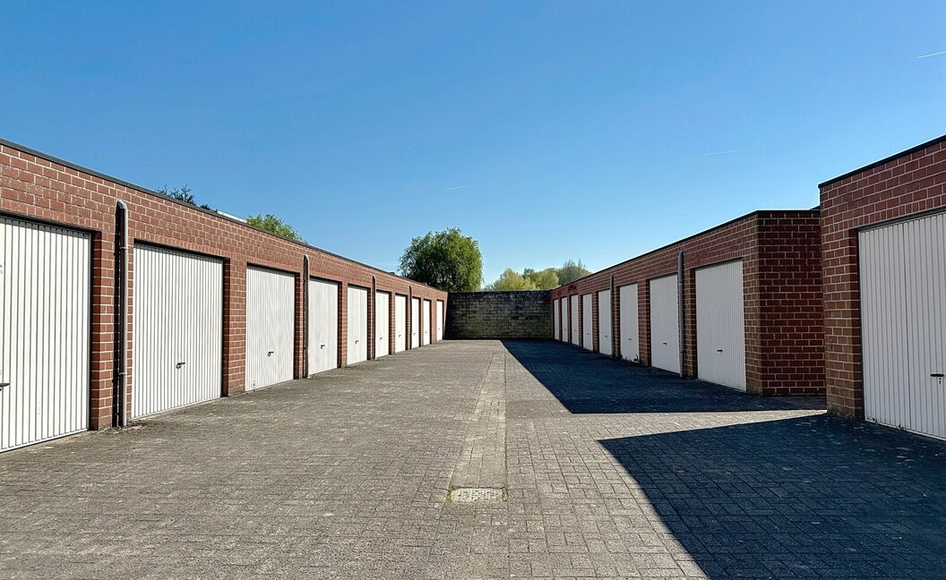Gesloten garagebox te koop in Aartselaar