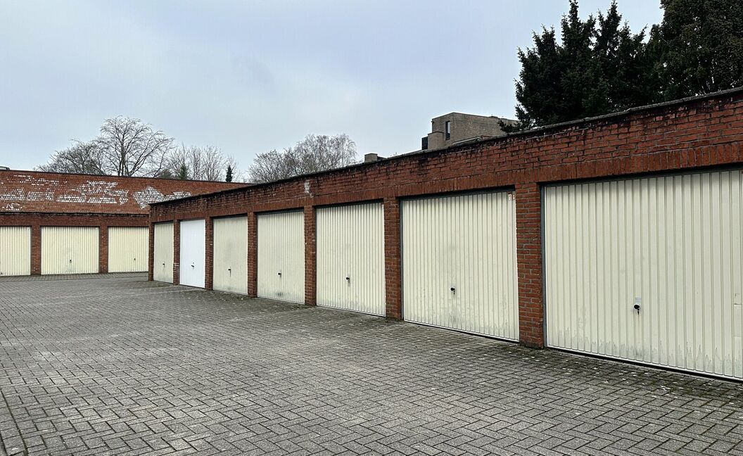Gesloten garagebox te koop in Edegem