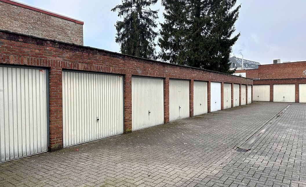 Gesloten garagebox te koop in Edegem