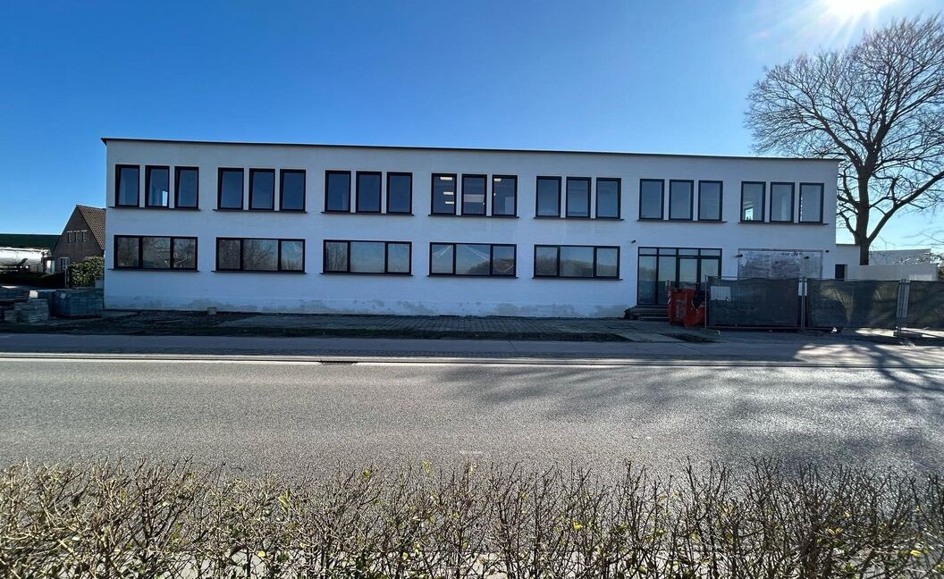 Industrieel gebouw te huur in Aartselaar