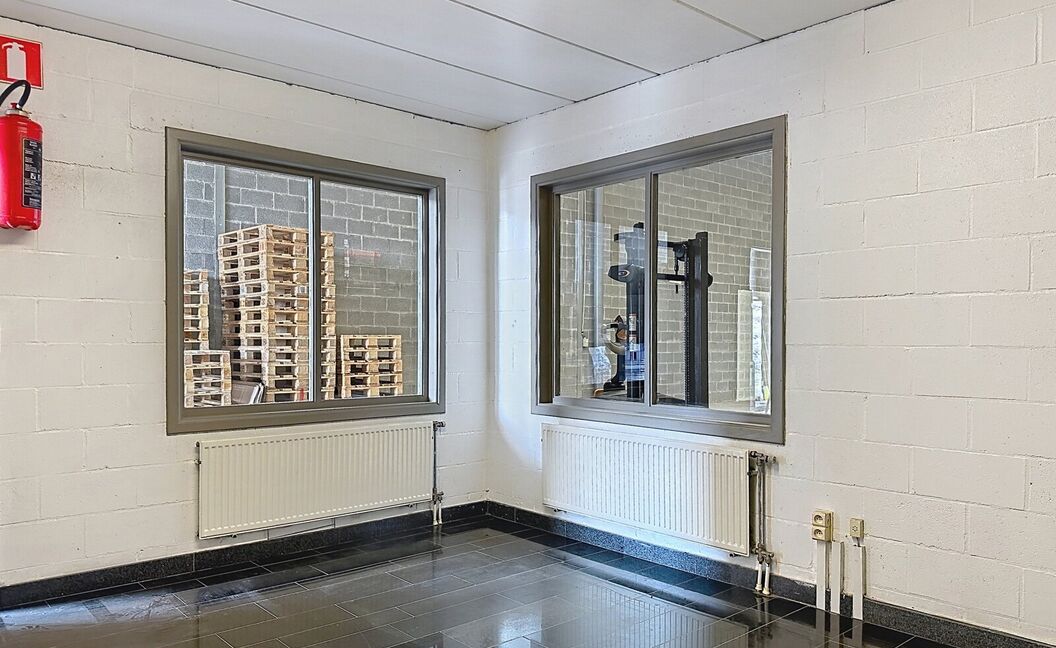 Kantoren & magazijn te huur in Aartselaar