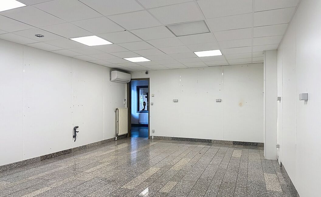 Kantoren & magazijn te huur in Aartselaar