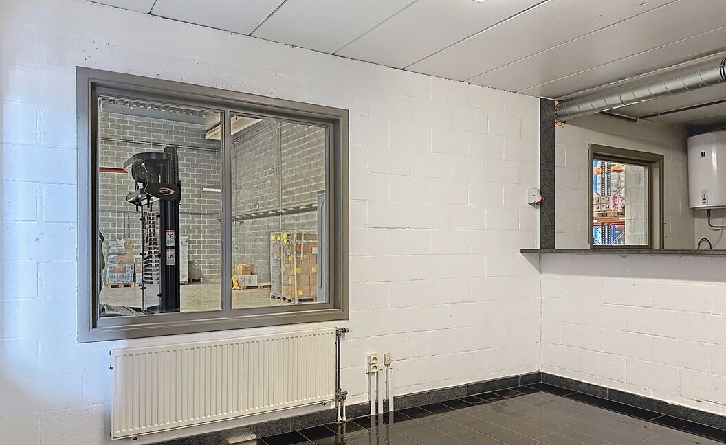 Kantoren & magazijn te huur in Aartselaar