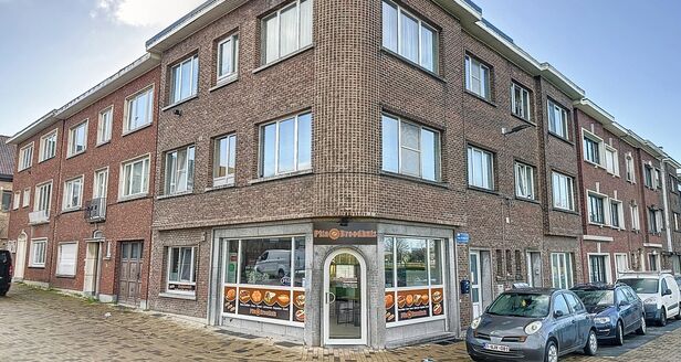 Commercieel gelijkvloers te koop in Boom