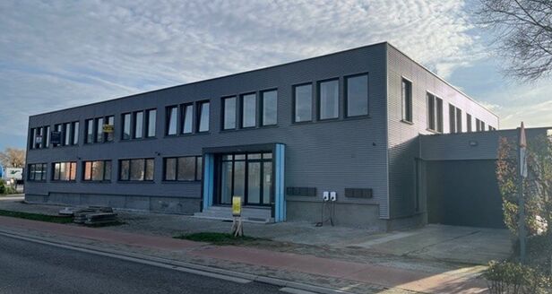 Industrieel gebouw te huur in Schelle